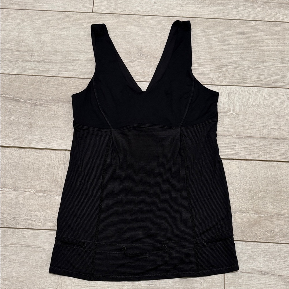 Lululemon Black V-Neck Athletic Tank Top Size 6 Built-In Bra Yoga Workout